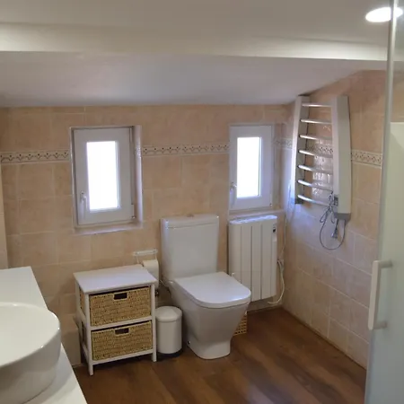Vut Casa De Leales -