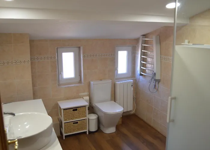 Vut Casa De Leales -